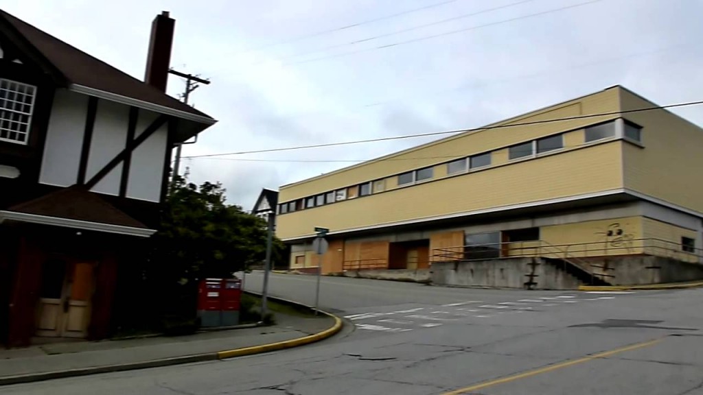 The yellow building on Ash Street in Townsite will be the location of our hopeful climbing gym